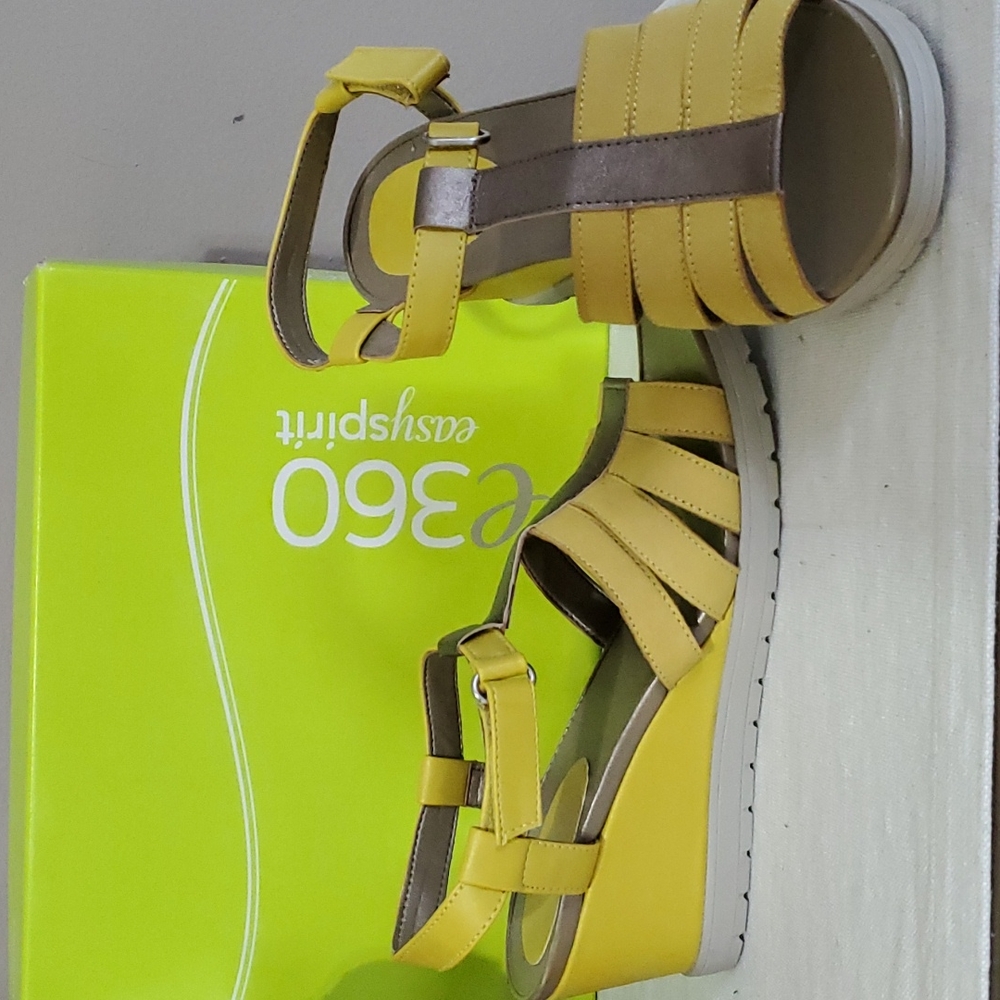 E360 easy spirit yellow Haven sandal